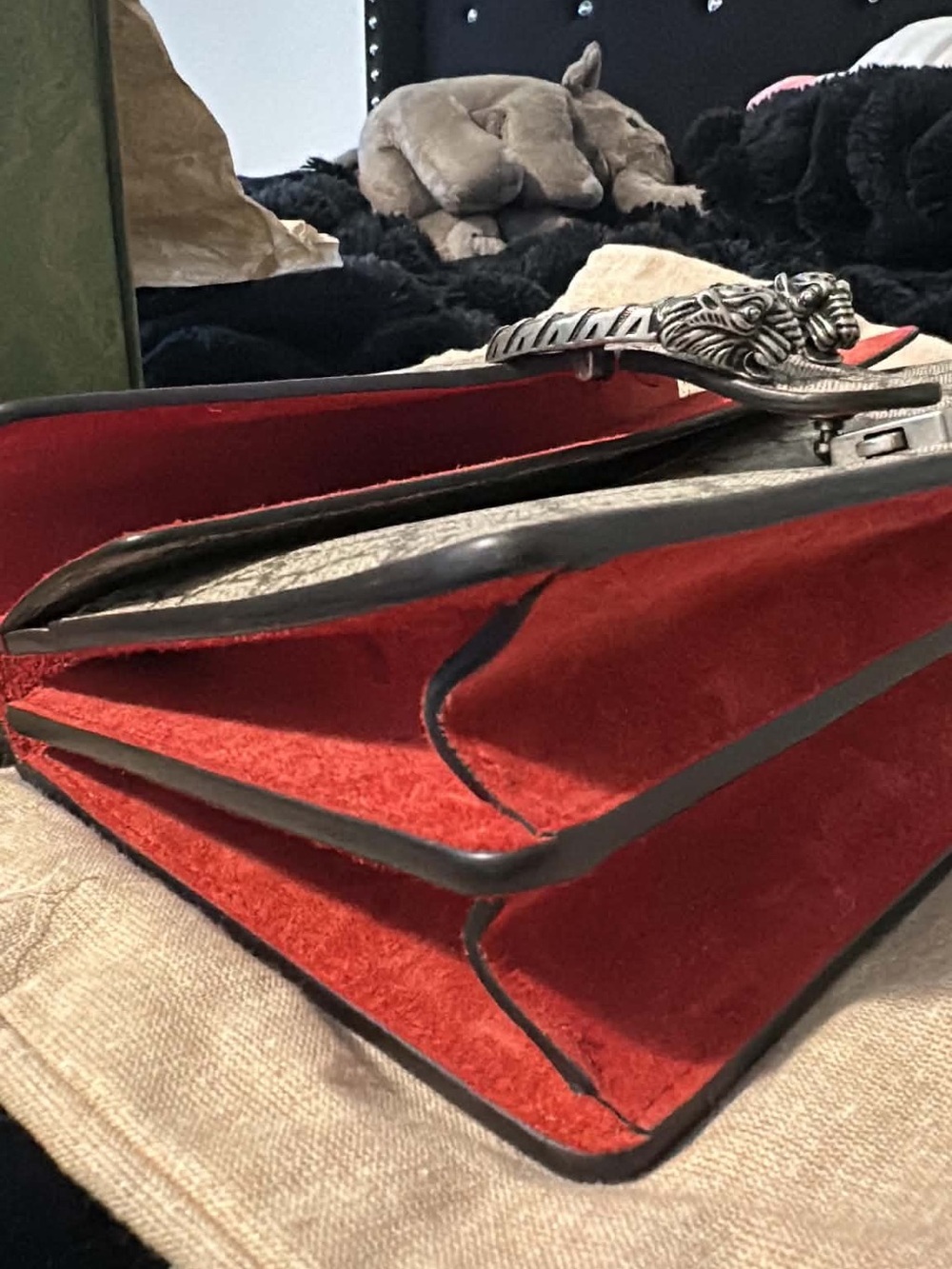Gucci Dionysus GG Supreme Shoulder Bag in Beige and Red Suede - Picture 8 of 11